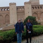 20251218 Javier Oquendo y Ana Cortés en la Alfajería como simbolismo de la Comisión de Investigación terminada en falso. presentación denuncia pensal Forestalia ante Corrupción Paisajes Teruel