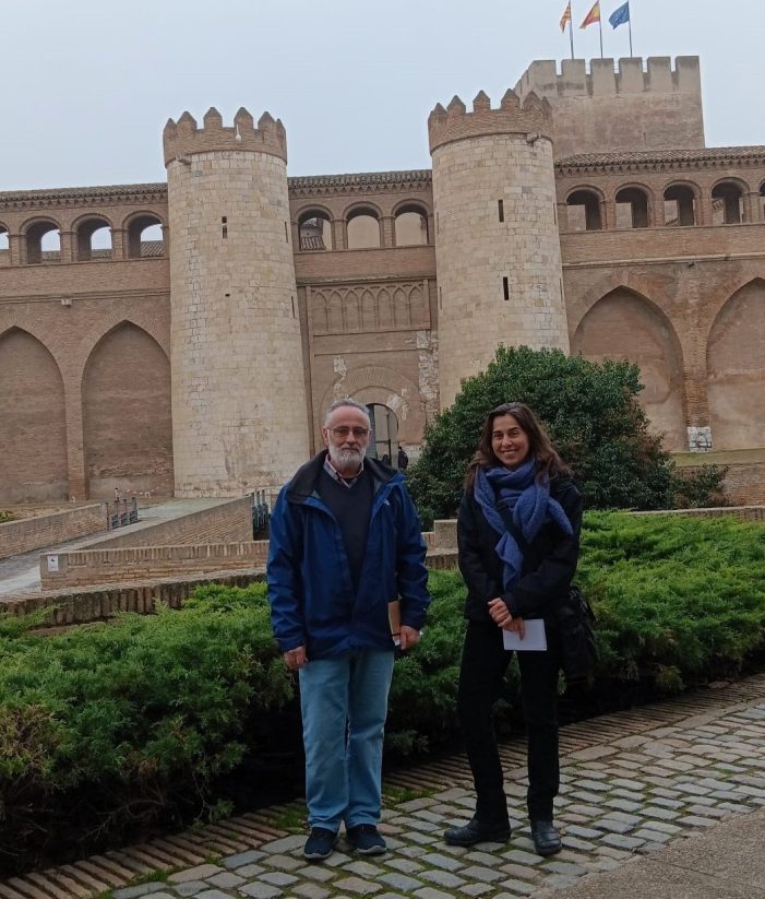 20251218 Javier Oquendo y Ana Cortés en la Alfajería como simbolismo de la Comisión de Investigación terminada en falso. presentación denuncia pensal Forestalia ante Corrupción Paisajes Teruel