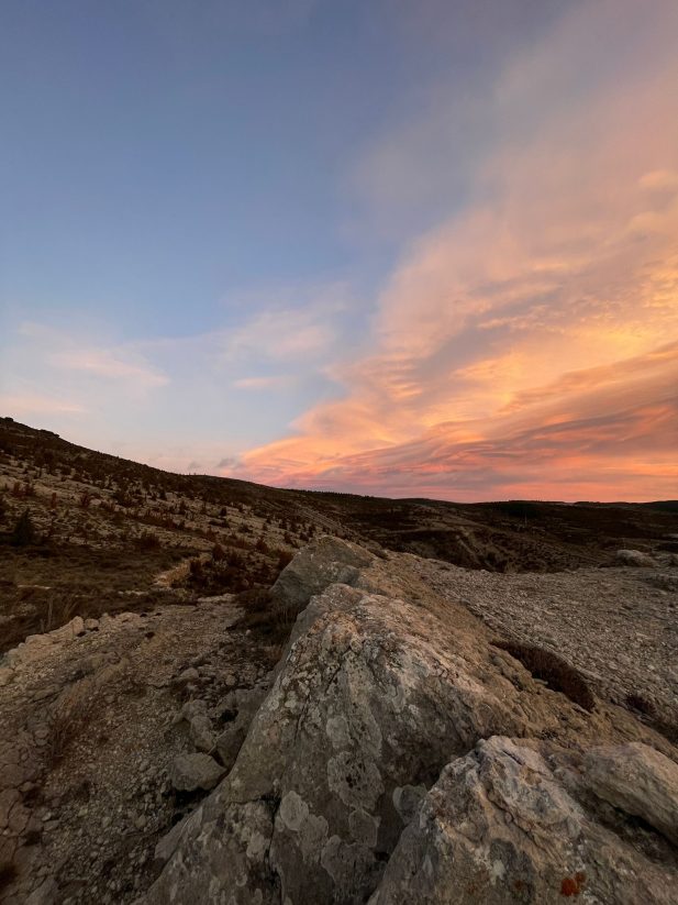 2025 Paisajes-del-Maestrazgo.-Fortanete.-Saliendo-del-Barranco-hondo-hacia-Fortanete.-Foto-Ana-San-Juan